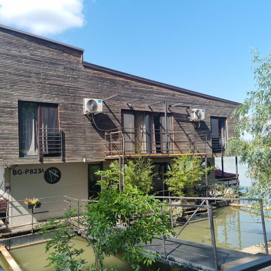 B&B Botel Charlie เบลเกรด ภายนอก รูปภาพ