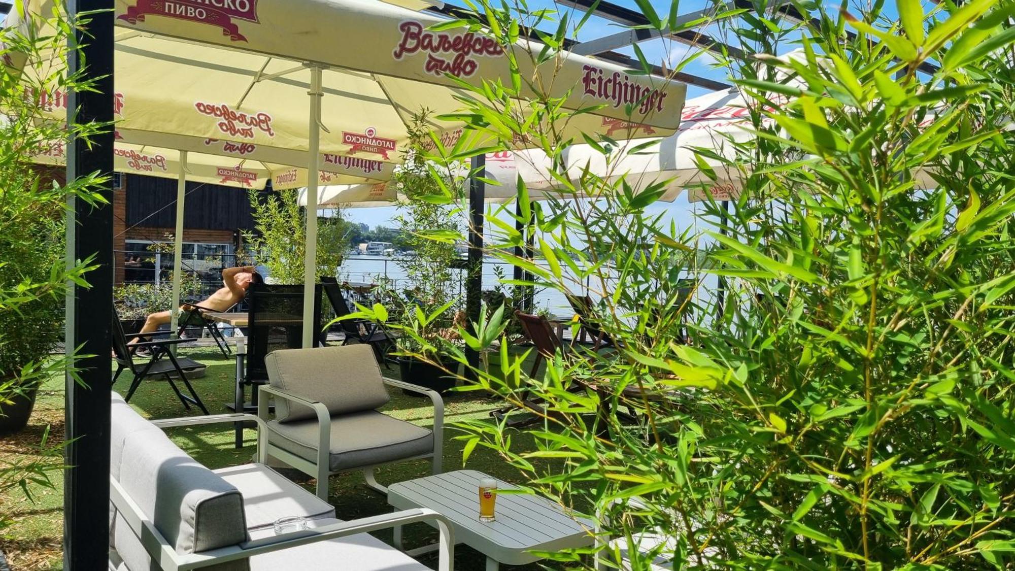 B&B Botel Charlie เบลเกรด ภายนอก รูปภาพ