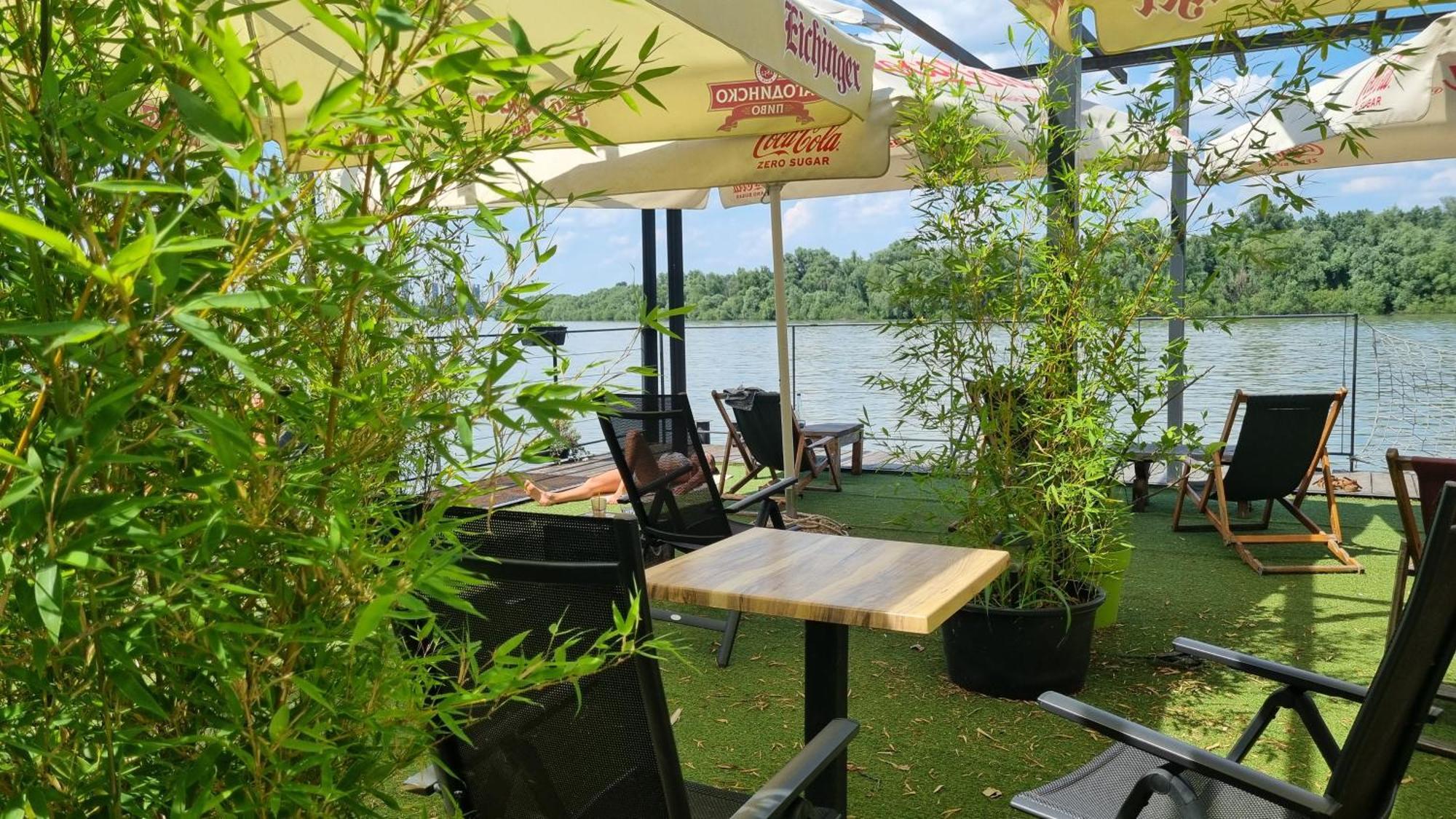 B&B Botel Charlie เบลเกรด ภายนอก รูปภาพ