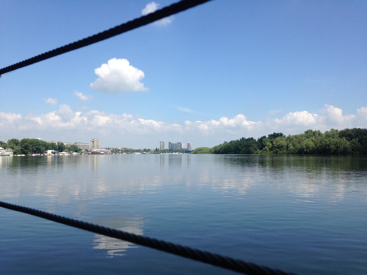 B&B Botel Charlie เบลเกรด ภายนอก รูปภาพ